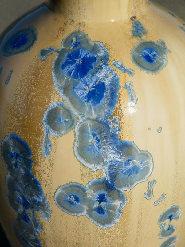 And a close up of the beach vase